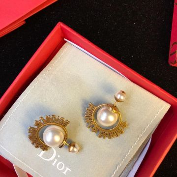 2019 Hot Selling Dior J'Adior Brass Logo Motif White Pearl Ball Females High End Stud Earrings Replica