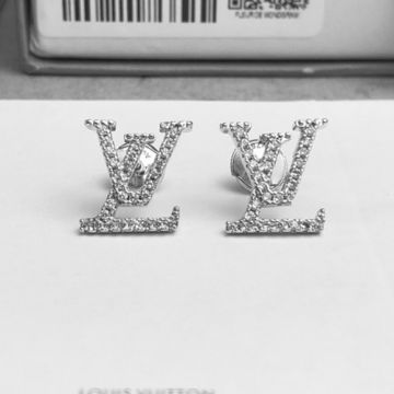 Women's Timeless Style Louis Vuitton Idylle Blossom Paved Diamonds  Interlocking LV White Gold Stud Earrings Fashion Jewellery 