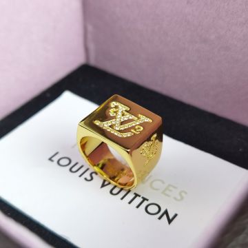 Replica Louis Vuitton × Nigo LV² Collection Gold Squared Crystal LV Initials Strass Ring Foe Gentlemen Top Quality MP2689