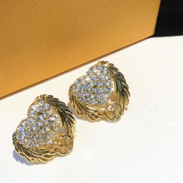 Women's Fashion Louis Vuitton LV Angle Motif  Plumage Design  Heart-shaped Yellow Gold Logo Charm Paved Diamonds Stud Earrings For Sale