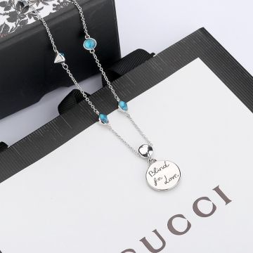 Copy Gucci Blind For Love Sterling Silver Engraved Cat Head Round Plaque Pendant Green Gemstone Embellished Necklace For Women