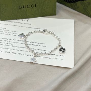 Replica Gucci Ladies Cute Interlocking G Heart Star Pendants Shiny Silver Slim Bracelet Top Quality