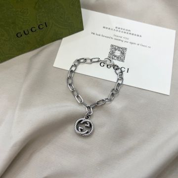 Copy Gucci Aged Finish Striped Chain Detail Engraved Interlocking G Pendant Silver Chain Bracelet For Couple Contemporary Style 607158 J8400 0811